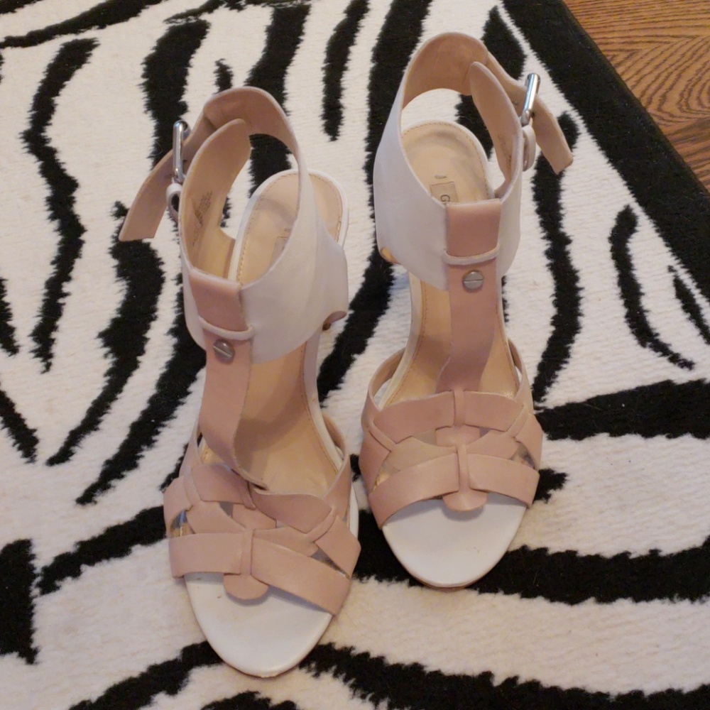 Guess T-strap white and khaki heels